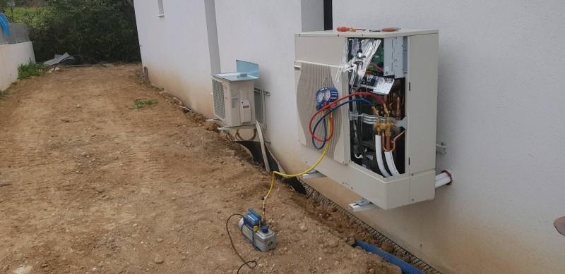Installation électrique et pose d'un système de climatisation gainable pour une villa neuve contemporaine sur Cassis