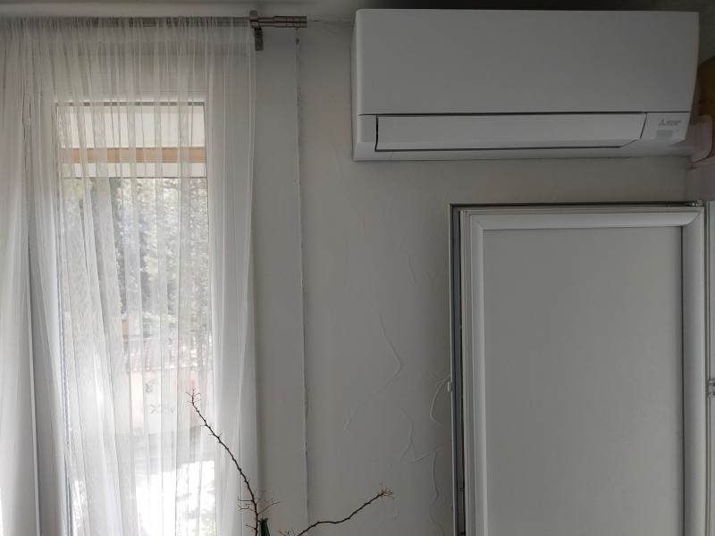 Installation d'un tri-split de marque Mitsubishi Electric multi split standard dans un appartement à Marignane