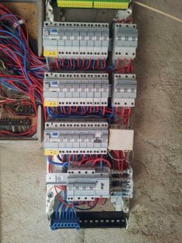 Tableau électrique en triphasé remis au norme sur Solliès-pont
